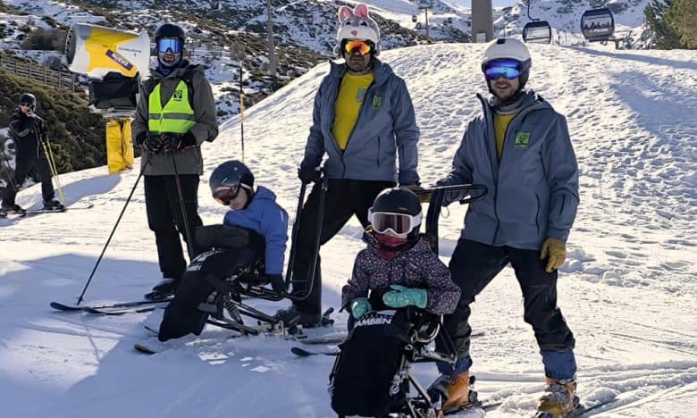 Actividades de esquí y snowboard adaptado de la Fundación