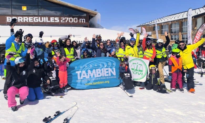 Actividades de esquí y snowboard adaptado de la Fundación