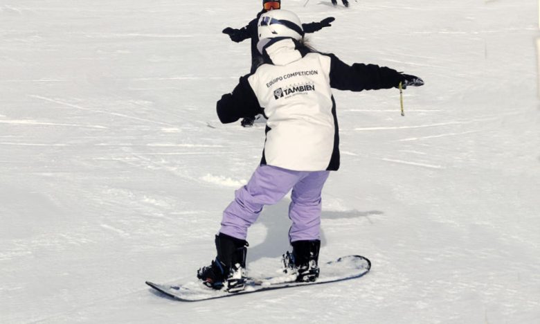 Actividades de esquí y snowboard adaptado de la Fundación