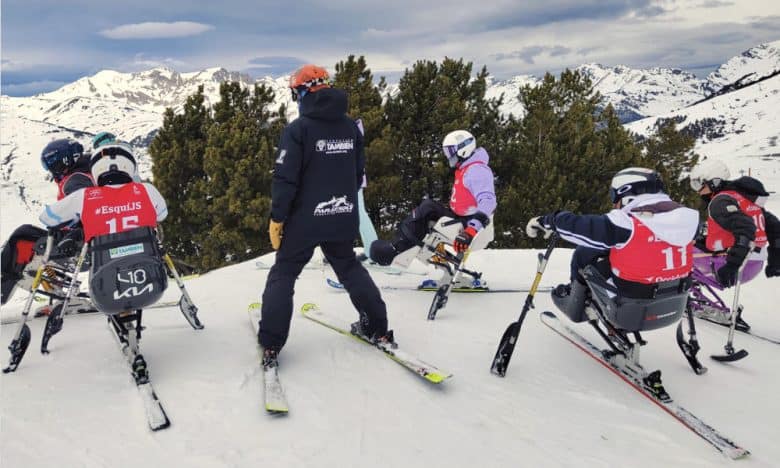 Actividades de esquí y snowboard adaptado de la Fundación