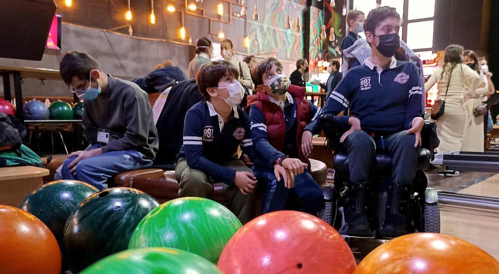 Actividades de Navidad con Fundación También: visita a la Bolera Chamartín